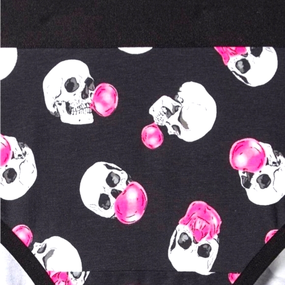 ❤️NWT VINTAGE TORRID BUBBLEGUM SKULL PRINT CHEEKY HIPSTER PANTY - HALLOWEEN 2X - Picture 2 of 8